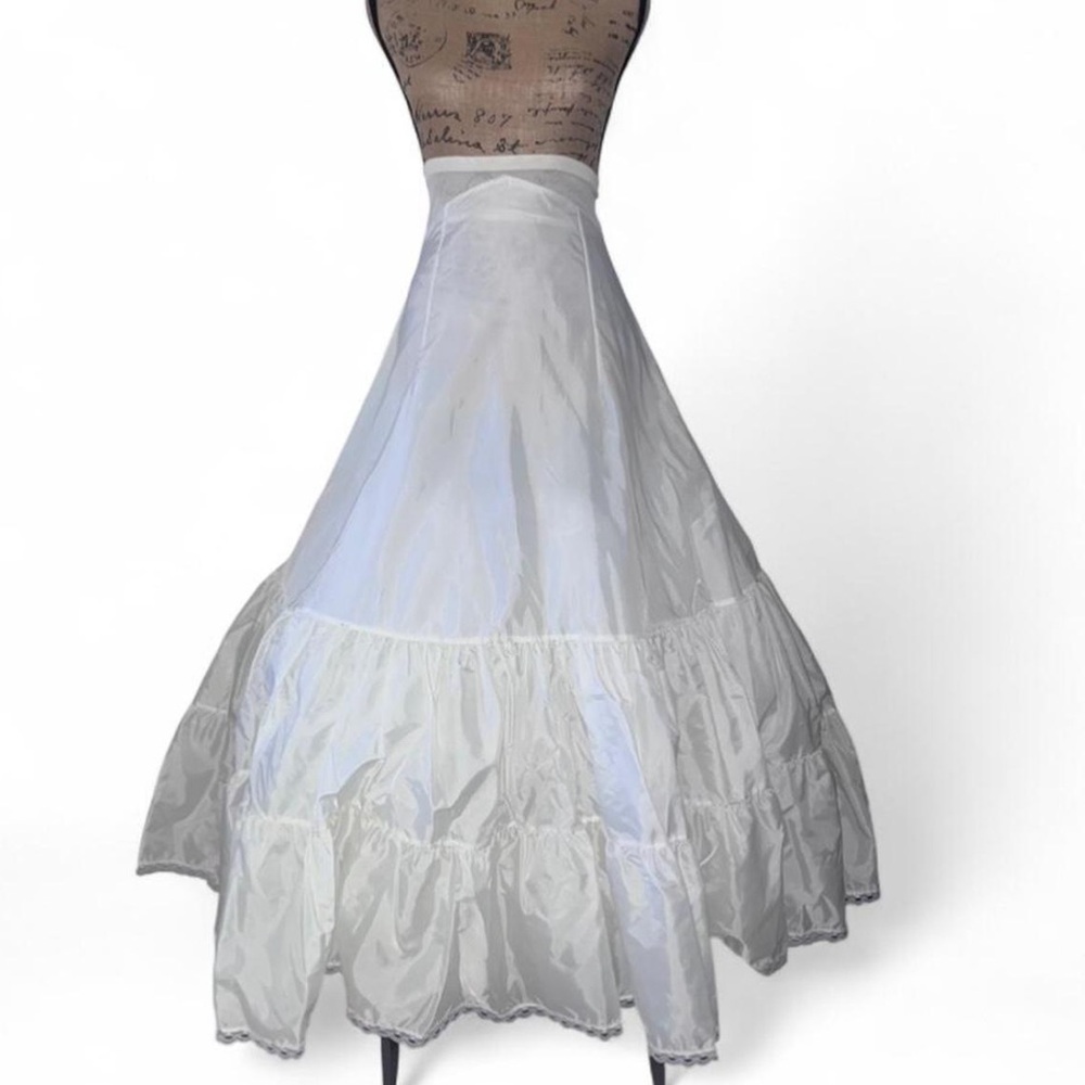 David’s Bridal White nylon tulle layered petticoat 8